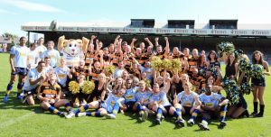 leeds rhinos with the emmerdale team sm.jpg